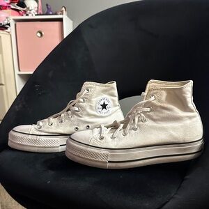 White platform convers